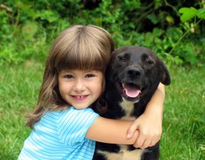 los perros ayudan psicológicamente a los niños